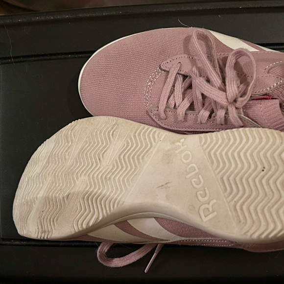 Mauve Reeboks Women’s 8 - Picture 2 of 2